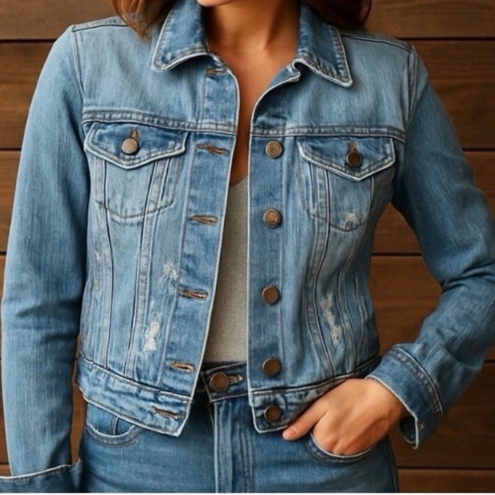 American Eagle Medium Blue Wash Denim Jean Jacket